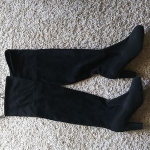 Over the knee, Black suede boot